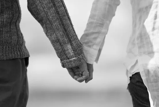 Omsorg gjennom å holde hender